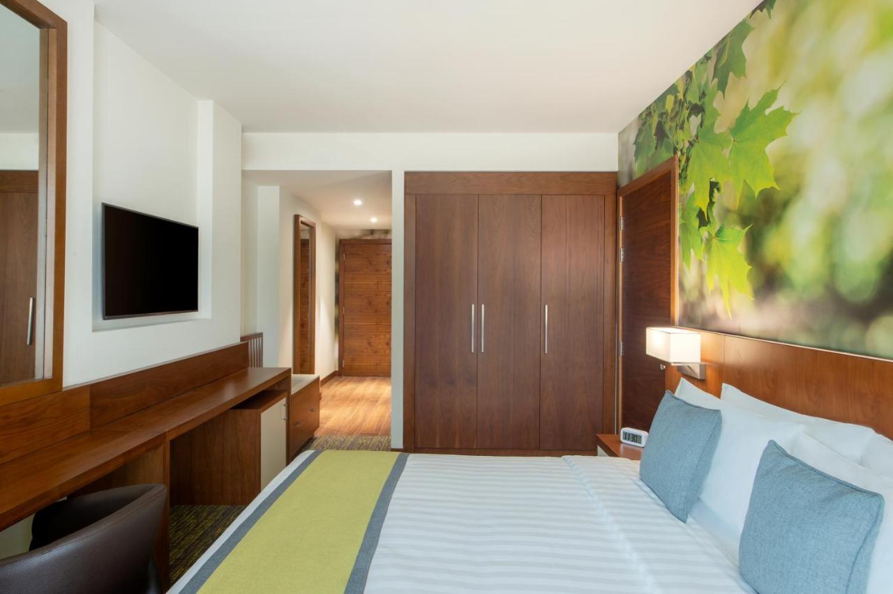 Wyndham Garden Muscat Al Khuwair Ξενοδοχείο Εξωτερικό φωτογραφία